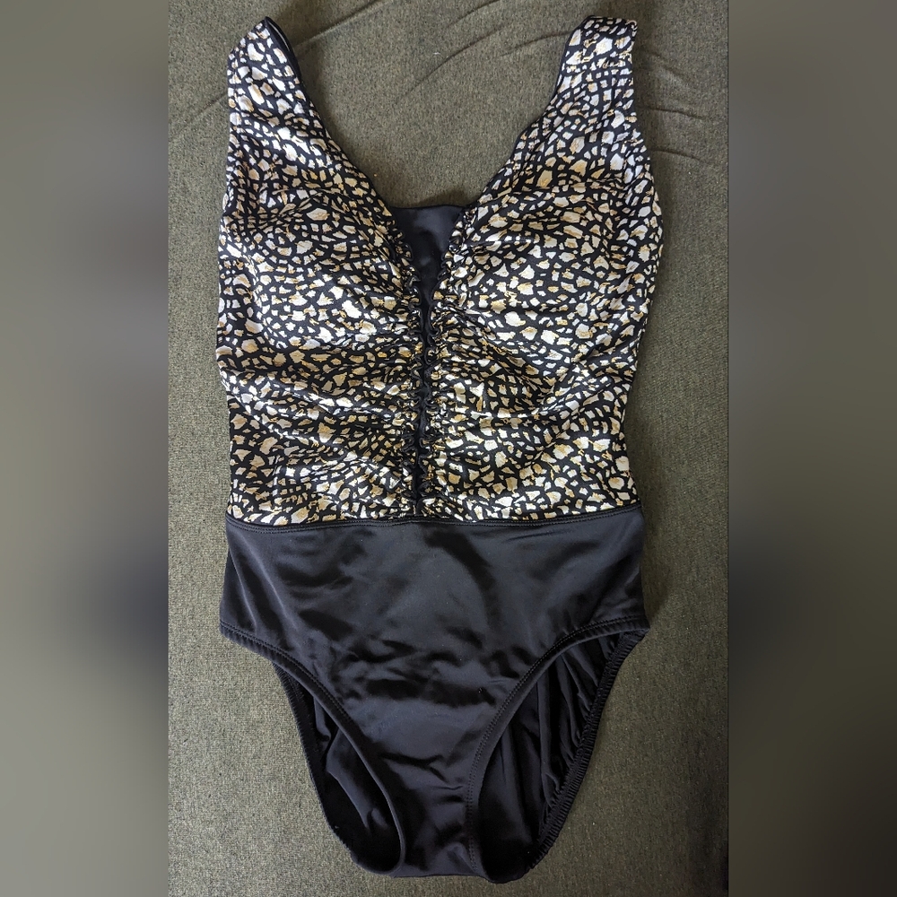 Women's Croft & Barrow Black and Gold One Piece Bathing Suit Sz 8
